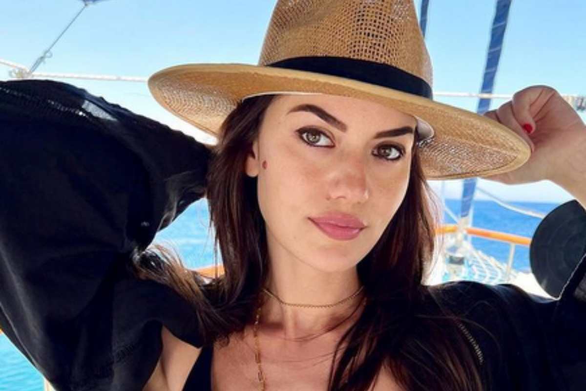 Fahriye Evcen, vita privata e carriera dell'attrice de La ragazza e l'ufficiale